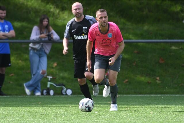 Wacker Obercastrop II feierte ein 12:0-Schützenfest gegen den ASC Leone II und führt nach dem vierten Spieltag die Kreisliga B2 mit 12 Punkten sowie 27:0 Toren an.