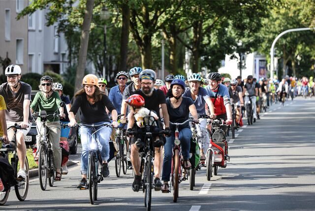 Knapp 900 Teilnehmer zählte die Polizei zwischenzeitlich am Sonntag (3.9.) bei der großen Fahrrad-Demo der Initiative „Aufbruch Fahrrad Dortmund“.