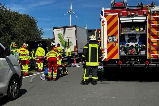 Unfall auf der A 31, Rettungskräfte im Einsatz