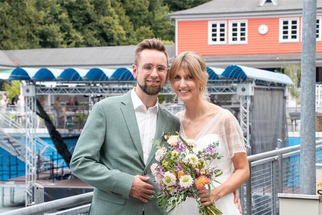 Nadine (geborene Fritsch) und Jan Gerrit Weweler haben sich über eine Dating-Plattform im Internet kennen gelernt.