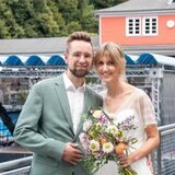 Nadine (geborene Fritsch) und Jan Gerrit Weweler haben sich über eine Dating-Plattform im Internet kennen gelernt.