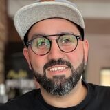„Hitzefrei“ schließt seine Filiale an der Kleppingstraße in der Dortmunder City – Mit-Inhaber Shahab Nouri (hier in einer anderen Filiale) erklärt die Gründe.