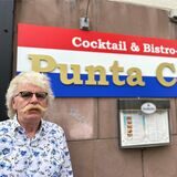 Karl-Heinz van Loon vor dem Schild der Bar „Punta Cana“ in Castrop