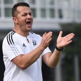Damian Grauer klatscht in die Hände.