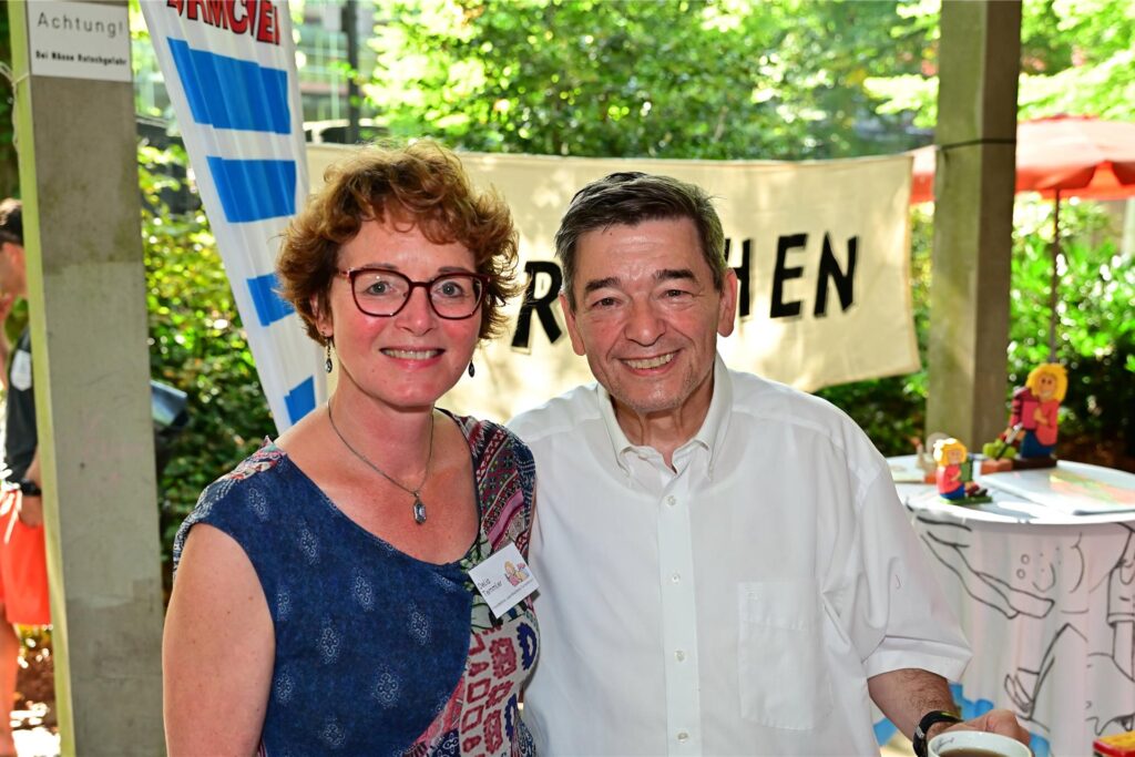 Sommerfest am Türmchen: Delia Temmler begrüßt Bürgermeister Werner Arndt.
