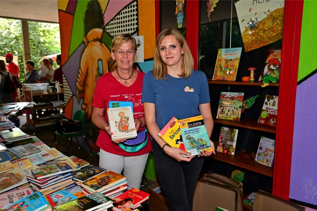 Sommerfest am Türmchen: Bücher gab es Gabi Haberland und Sabrina Leschny.