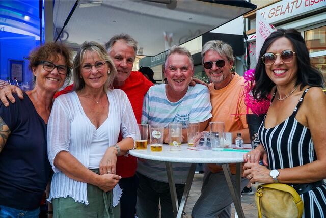Besucherinnen und Besucher bei „Rock’n’Roll am Kreisverkehr“ in Recklinghausen-Suderwich