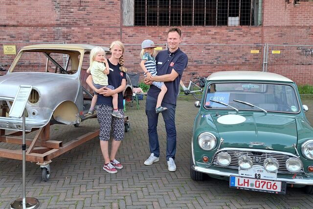 Judith und Dennis Ritter mit ihren Kindern Fiete und Jule.