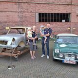 Judith und Dennis Ritter mit ihren Kindern Fiete und Jule.
