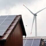 Hans-Jürgen Karnatz vom Bürgerenergieverein Renergie Ruhr-Hellweg wirbt für Kleinwindräder, die den hohen Strombedarf von Wärmepumpen im Winter decken können.