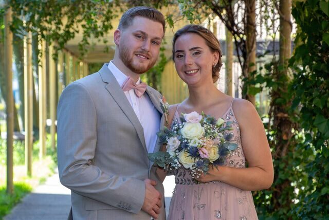 Anna (geborene Engelbrecht) und Max Vierhaus haben auf dem Standesamt zu Castrop-Rauxel geheiratet.