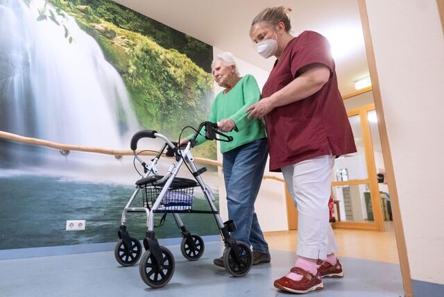 Die Pflege verändert sich (Symbolbild von 2022).