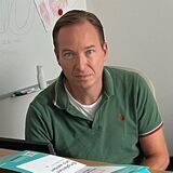 Hals-Nasen-Ohren-Arzt Markus Schulte-Mattler ist geschockt über den neuerlichen Einbruch in seine Praxis am Westenhellweg in der Dortmunder Innenstadt. Die Kriminellen haben in jedem Raum Verwüstungen angerichtet.