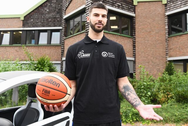 Basketball 13. September 2023, Stadtwerke Herten. Die Hertener Löwen stellen den letzten Zugang für die Regionalliga-Saison 2023/2024 vor, den Serben Leon Marcikic. Der hat bereits einen Löwen als Tattoo auf seinem Unterarm…