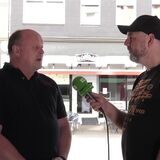 Christian Wojtys, Leiter der Feuerwehr Datteln, vor einem Einsatzfahrzeug.