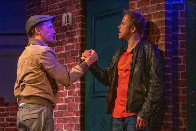 Eddie (Bastian Kohn) und Mickey (Alexander Mikliss) sind die „Blutsbrüder“ im gleichnamigen Musical von Willy Russell.