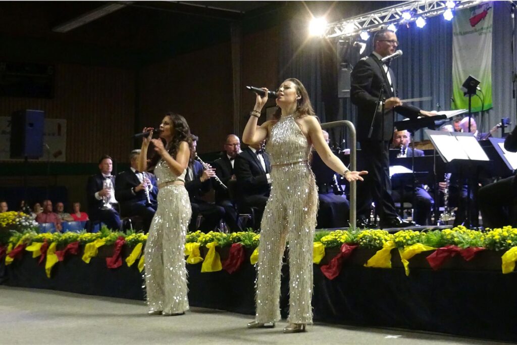 Manuela Bibert und Nathalie Tineo Manuela Bibert und Nathalie Tineo