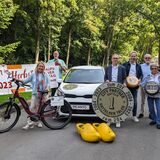 Andrea Henneke (Volksbank), Stephan Bröcker (Werbegemeinschaft Citypartner), Katrin Frendo (Westenergie), Ralf Feldhaus, Bürgermeister André Dora, Michael Hans, Markus Danielsmeier, Yvonne ter Hennepe (Hollandmarkt), Jan-Frederic Engbert (Autohaus Engbert) und Henk ter Hennepe (Hollandmarkt).