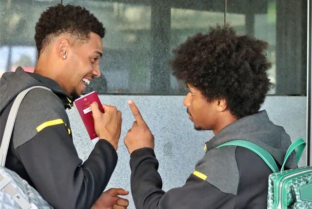 Karim Adeyemi im Gespräch mit Felix Nmecha.
