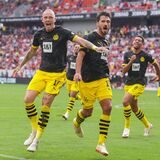 Mats Hummels jubelt gemeinsam mit Marius Wolf.