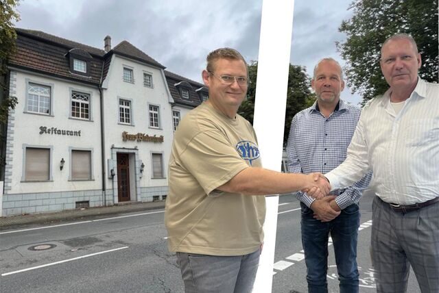 Zufrieden mit dem Immobiliengeschäft: (v.l.) Käufer Marco Czech, Immobilienmakler Jens Blume und Verkäufer Ralf Schrupp.