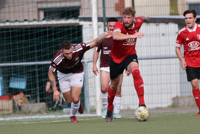SG Castrop gastiert mit Trainer Pierre Kilian bei der DJK Falkenhorst in Herne.