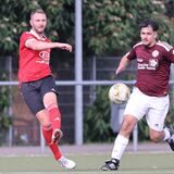Möchte bald in Fußball-Rente gehen: André Trottenberg (l), langjähriger Spieler der SG Castrop, der im hohen Alter noch die Knochen noch für die Erste Mannschaft hinhält.