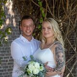 Corina (geborene Helios) und Felix Kasprzak haben am Rathaus geheiratet.