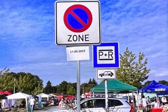 Ein Parkverbotsschild am P&R-Parkplatz am Treffpunkt Altstadt