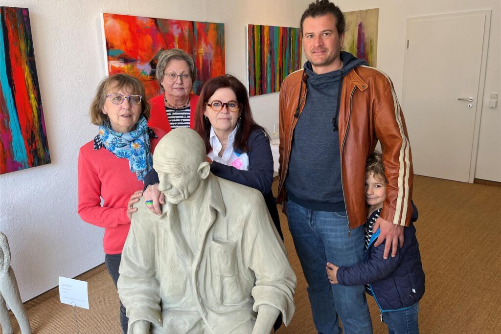 Der CastroperCunstverein veranstaltet den Kunstboulevard: v.l. Ingrid Galka, Gabriele Elverich, Mary Erzmanneit und Jörn Leder. Der CastroperCunstverein veranstaltet den Kunstboulevard: v.l. Ingrid Galka, Gabriele Elverich, Mary Erzmanneit und Jörn Leder.