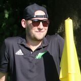 Jan Hendriks (l.) ist beim SV Bausenhagen wieder zum Pausieren verdammt und verfolgte das jüngster Meisterschaftsspiel neben Janik Frank und Jonas Franke von der Seitenlinie aus.