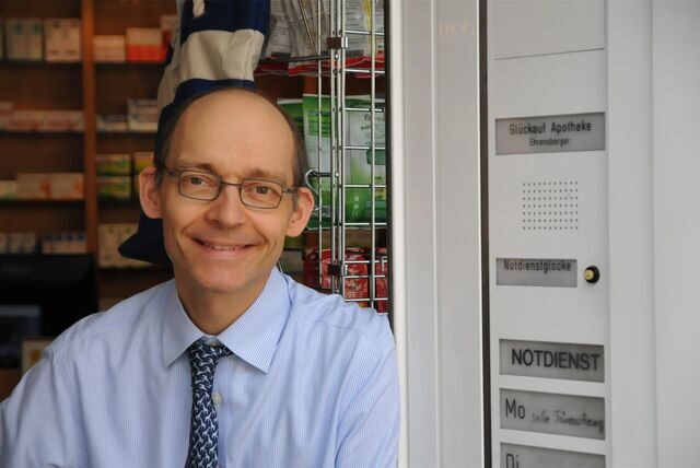 Claus Ehrensberger in der Glückauf Apotheke auf Schwerin.