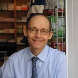 Claus Ehrensberger in der Glückauf Apotheke auf Schwerin.