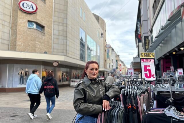 Albina Gerdt ist Verkäuferin im Mode-Laden „Projekt 11“ direkt gegenüber von C&A. Der Abschied der Mode-Kette werde schlecht für den Ostenhellweg sein, denkt sie.