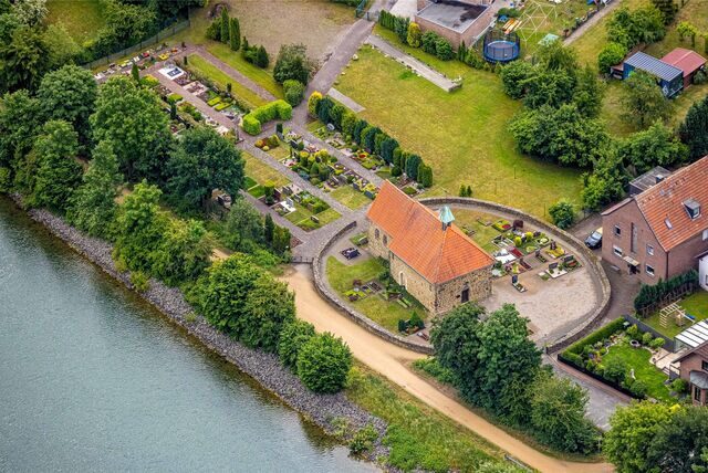 Luftaufnahme von der Kapelle am Kanalufer in Hamm-Bossendorf in Haltern.
