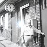 Willi Middendorf vor der Bahnhofskneipe in Sythen