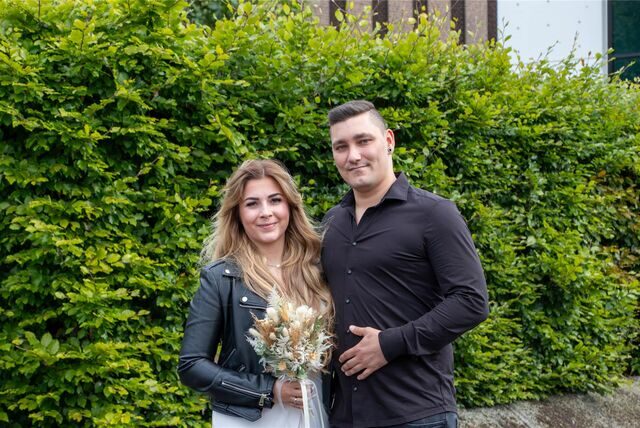 Laura (geborene Stratmann) und Tim Husemann haben am Standesamt zu Castrop-Rauxel am Europaplatz geheiratet.