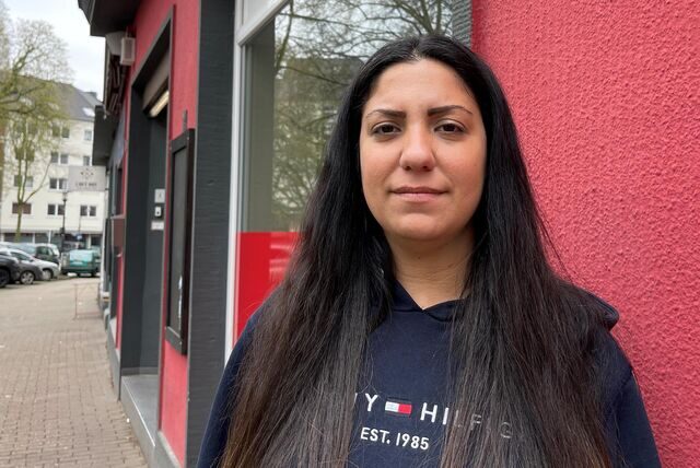 Selvi Aksünger muss seit zehn Wochen privates Geld in ihr Café schießen, damit sie die Rechnungen zahlen kann.