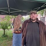 Falkner Jan Hülshorst mit seinem Habicht.