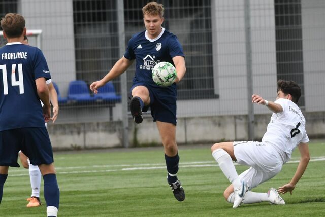 Der FC Frohlinde II (dunkle Hemden) und Eintracht Ickern (in Weiß) feierten am siebten Spieltag Siege.