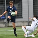 Der FC Frohlinde II (dunkle Hemden) und Eintracht Ickern (in Weiß) feierten am siebten Spieltag Siege.