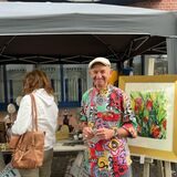 Mann vor Stand