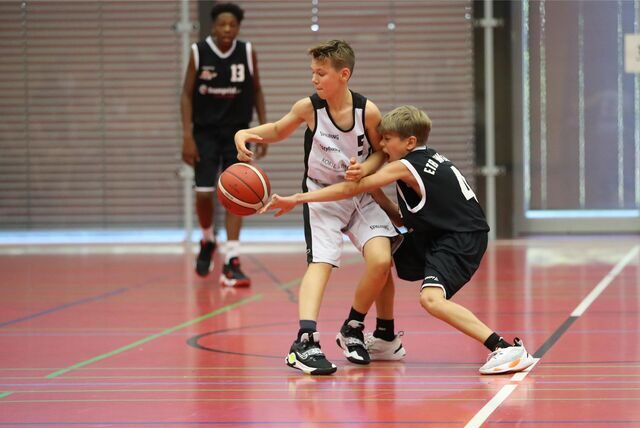 Spieler im Zweikampf
