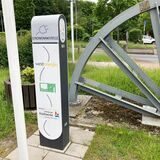 An Normal-Ladestationen wie hier auf dem öffentlichen Parkplatz am Zentralen Betriebshof in Brassert beträgt die Ladezeit vier Stunden.