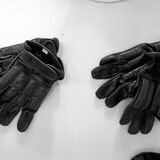 Nach einer Serie von Gewalttaten mit teils brutalen Folterungen ist 26-jähriger Hertener am Bochumer Landgericht verurteilt worden. Auch Quarzsandhandschuhe spielten eine Rolle. (Symbolbild).