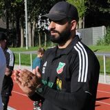 Sedat Sener (r.) klatscht