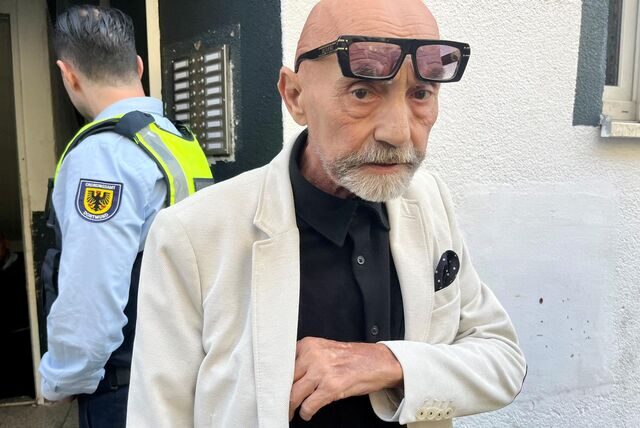 Joan Sofron ist ein angesehener Künstler aus Paderborn. In Dortmund besitzt er Immobilien. Jetzt will er die Mieter aus dem Haus in der Nordstadt werfen.