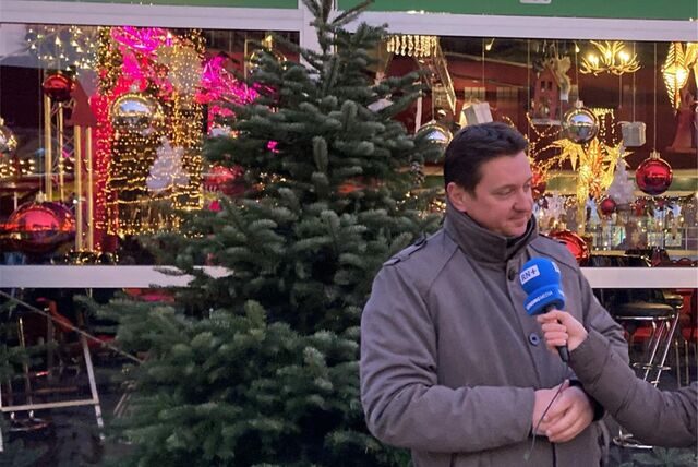 Der Castrop-Rauxeler Bürgermeister Rajko Kravanja bei der Eröffnung des Weihnachtsmarktes in der Altstadt im Jahr 2021.