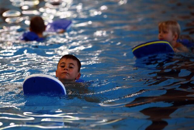 Ein Ex-Lehrer einer Herner Schwimmschule ist zu einer Gefängnisstrafe verurteilt worden. Laut Urteil ist der Mann ein zweifacher Vergewaltiger. (Symbolbild)