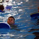 Ein Ex-Lehrer einer Herner Schwimmschule ist zu einer Gefängnisstrafe verurteilt worden. Laut Urteil ist der Mann ein zweifacher Vergewaltiger. (Symbolbild)